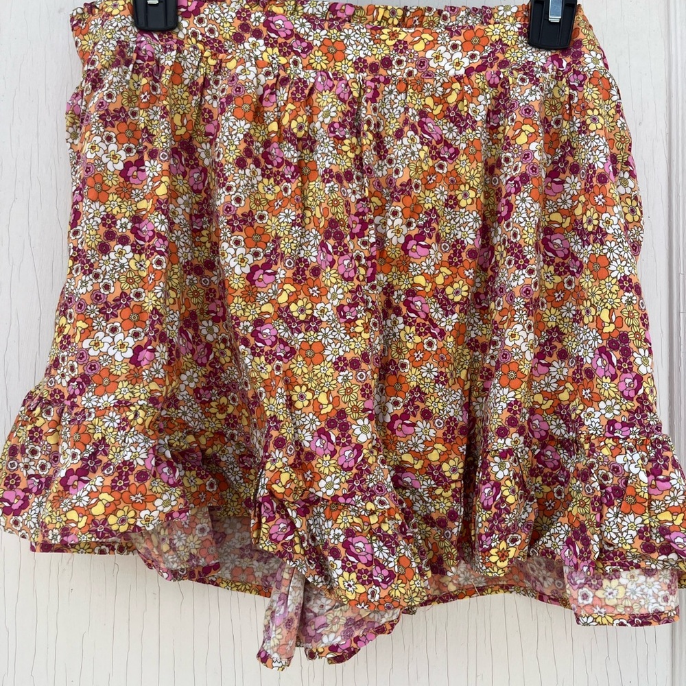Wild Fable XL ladies shorts. NWT. Elastic back. Super cute and comfy.